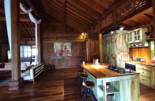 Pancawati Villa | Villa Joglo Omah Kempalan, private pool, 6 BR in Sentul