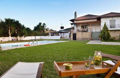 Lakopetra Villa | Villa John Dimeon Kato Achaia With Pool - Happy Rentals