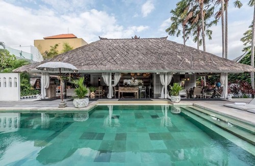 Laksmana Villa | Villa Kalis, large villa in the heart of Seminyak, Bali