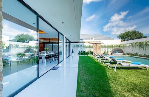 Sunset Road Villa | Villa Kamawis Seminyak