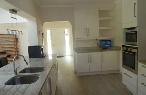 Lakeside Villa | Villa Karibu in Tokai