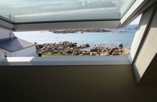Plouescat House | Villa Ker-Eog, full of charm, superb sea view, feet in the water
