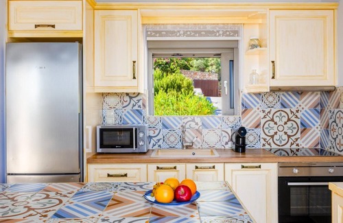 Spanokhorion Villa | Villa Kyklamino - Three Bedroom Villa, Sleeps 6