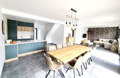 Santec House | Villa l'abri étoilé 300m from the beach with heated indoor pool