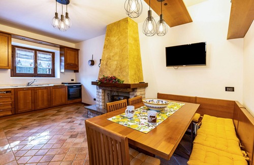 Lugana Villa | Villa "L'antica Lugana" with lake view, balconies, and Wi-Fi