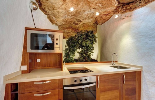 Teguise Cottage | 'Villa La Cueva' with Shared Pool, Private Terrace and Wi-Fi