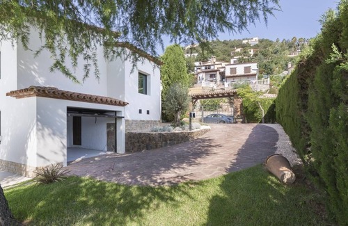 Calonge Villa | Villa la Dolça with infinity pool, free WIFI, Air Conditioning and seaview.