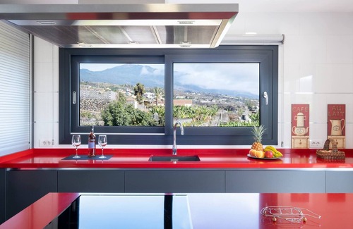 Los Llanos Villa | Villa La Graja by Huskalia | private pool