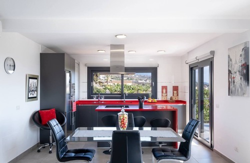 Los Llanos Villa | Villa La Graja by Huskalia | private pool