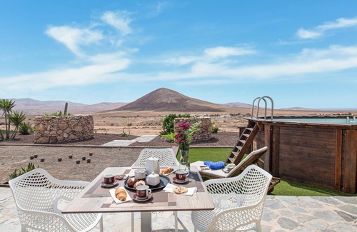 Tefia Villa | Villa "La Vista de Tefía" with Mountain View, Pool, Wi-Fi, Terrace & Garden