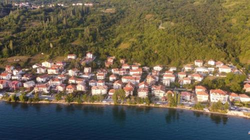 Pestani Apartment | Villa Lakeview Paradise