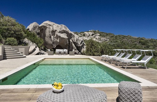 Arzachena Villa | Villa 'Lara' with Sea View, Wi-Fi and Air Conditioning