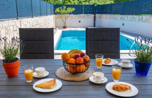 Milcetici Villa | Villa LARUS with private pool