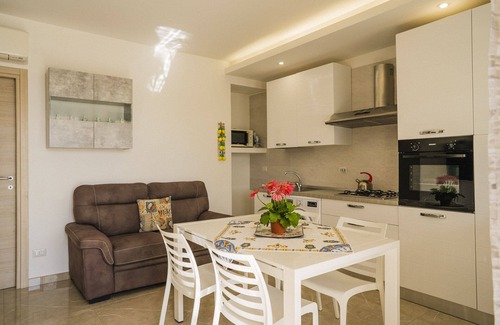 Pozzallo Apartment | Villa Le Mimose - Wave with pool, beachfront direct beach access