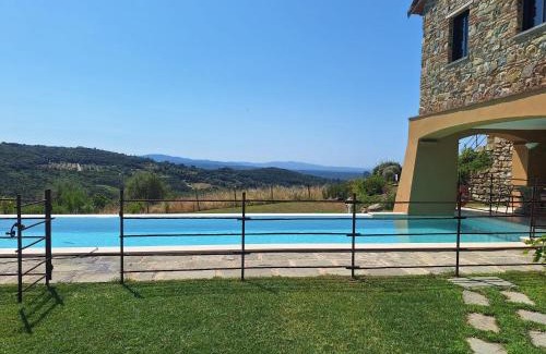 Riparbella Villa | Villa le Sughere - Privacy, Piscina e Vista Panoramica