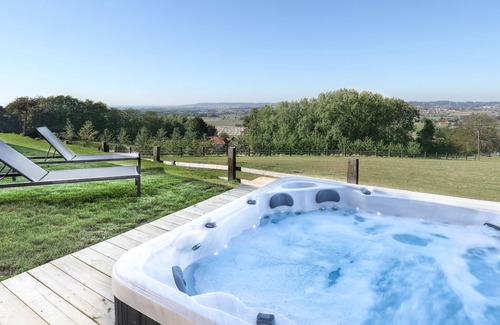 Frasnes-Lez-Anvaing Villa | Villa Les Hauts, Luxurious villa with panoramic view and jacuzzi