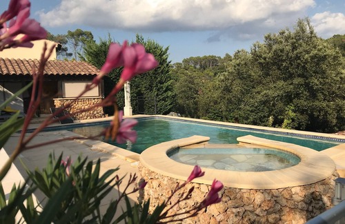 Le Thoronet Villa | Villa 'Les Chenes Verts' with Private Pool, Shared Terrace and Wi-Fi