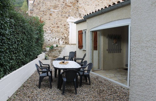 Cessenon-sur-Orb Villa | Villa Les Eucalyptus, in a quiet hamlet at the gateway to the Haut Languedoc region