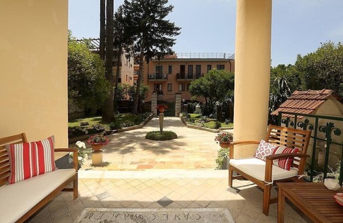 Vico Equense House | Villa Liobe B: A welcoming apartment surrounded by the greenery, with Free WI-FI.