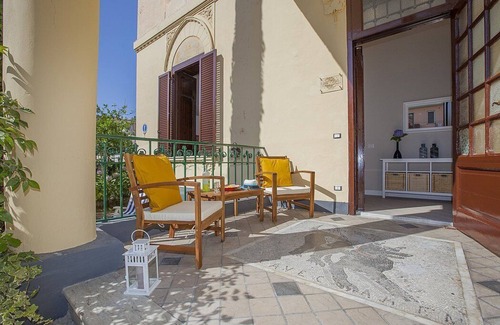 Vico Equense House | Villa Liobe B: A welcoming apartment surrounded by the greenery, with Free WI-FI.