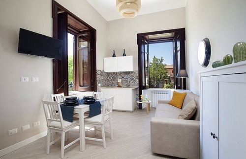 Vico Equense Apartment | Villa Liobe Grande: A welcoming apartment that covers the entire ground floor of a villa surrounded by the greenery, with Free WI-FI.