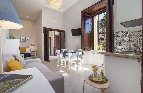 Vico Equense Apartment | Villa Liobe Grande: A welcoming apartment that covers the entire ground floor of a villa surrounded by the greenery, with Free WI-FI.