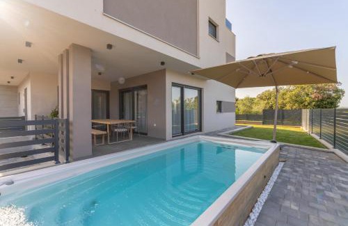 Stinjan Villa | Villa Loreta near Fažana for 7 plus 1 people with luxury private jacuzzi only 600 meters from sea