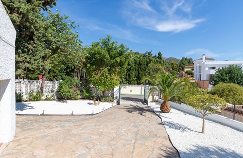 Marbella City Centre Villa | Villa Los Tres Almendros. Preciosa Villa de Estilo Andaluz,