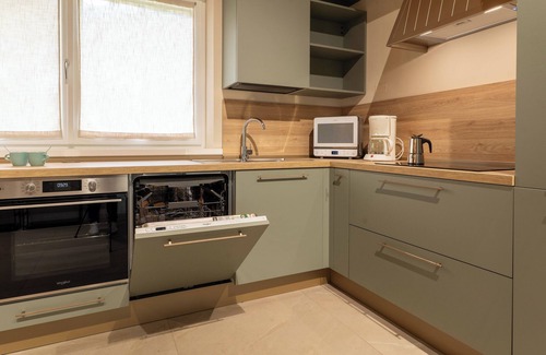 Crone Villa | Villa Luciano - Two Bedroom Villa, Sleeps 6