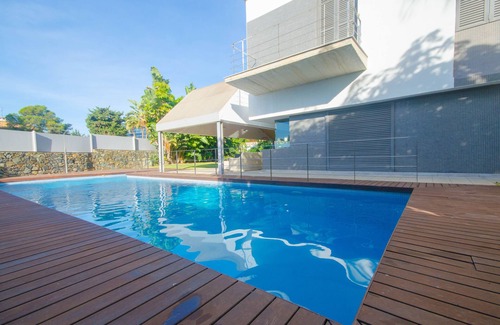 New Golden Mile Ski Chalet | Villa Luna de Mar- Piscina Junto a la Playa