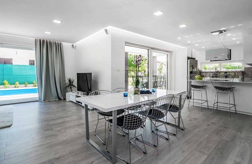 Rogocana Villa | Villa Lux Ivory - Three Bedroom Villa, Sleeps 6