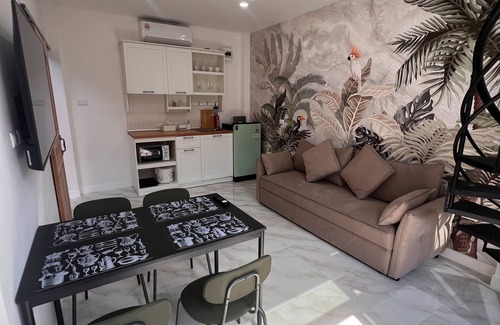 Bang Rak Phatthana Villa | Villa Luxe Bangkok Private Pool Whirlpool