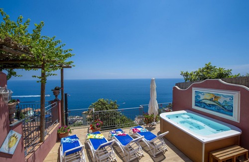Pogerola Villa | Villa 'Luxury Soleluna Con Jacuzzi' with Sea View, Wi-Fi and Air Conditioning