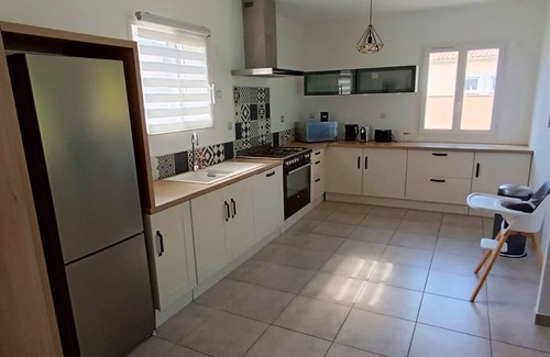 Lezan House | Villa Lyne - quiet garden, air conditioning