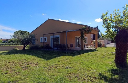 Lezan House | Villa Lyne - quiet garden, air conditioning