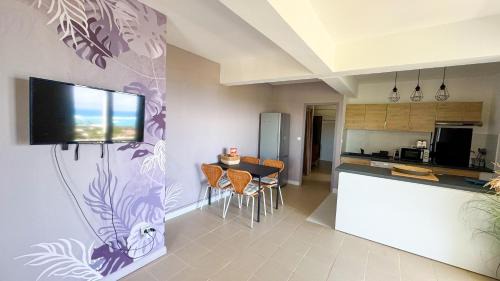 Oyster Pond Apartment | VILLA MAGIC - enchanted ocean views & pool - Starlink-cistern-generator
