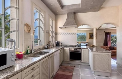 Arcugnano House | Villa Magnolia Deluxe, con Piscina e Ampio Terrazzo. Venezia, Verona, Vicenza