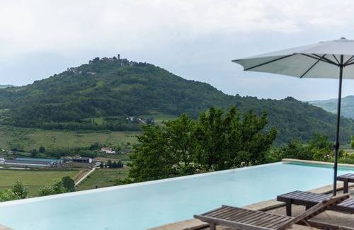 Motovun Villa | Villa Majestic Eye with infinity pool in nature paradise near Motovunn