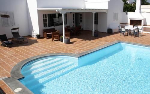 Puerto Calero Villa | VILLA MANUELA by Buenavilla