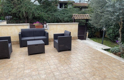 Guidonia Montecelio Villa | Villa marco simone family apartment with garden