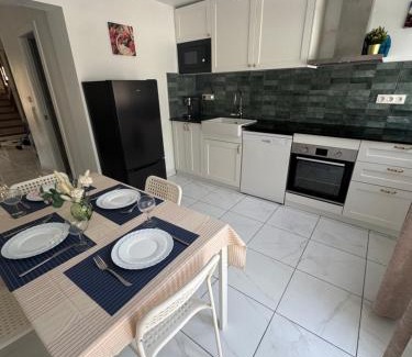 El Algar House | VILLA MARE - 2 beds with balcony, patio and pool and direct park access