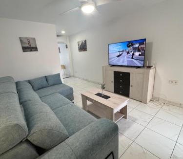 El Algar House | VILLA MARE - 2 beds with balcony, patio and pool and direct park access