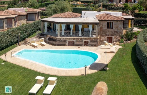 San Teodoro Villa | VILLA MARESOL/POOL/GARDEN/SANDY BEACH