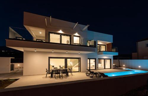 Maslenica Villa | Villa Mia with Heated Pool