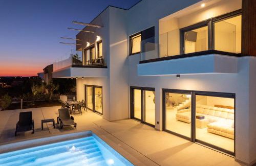 Maslenica Villa | Villa Mia with Heated Pool