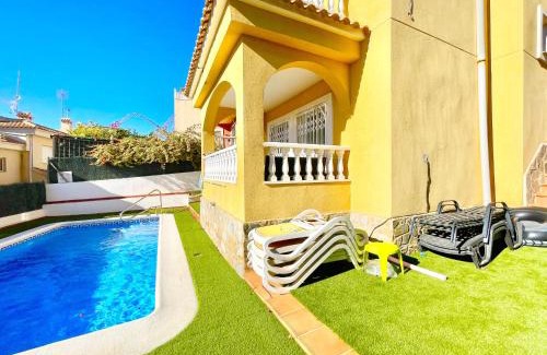 Pinar de Campoverde Villa | Villa Mimosa Pinar de Campoverde by Villas&You