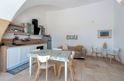 Arnesano Villa | Villa 'Minioti Apartment A-B' with Shared Terrace, Wi-Fi and Air Conditioning