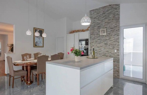 Moca House | Villa Mira Mel