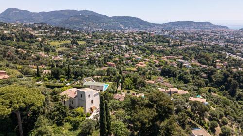 Gairaut Villa | VILLA MONTE CRISTO - Villa conviviale a Nice - Superbe vue, piscine et jeux en plein air