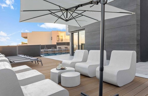 Zelenka Villa | Villa Mosaicus with Pool